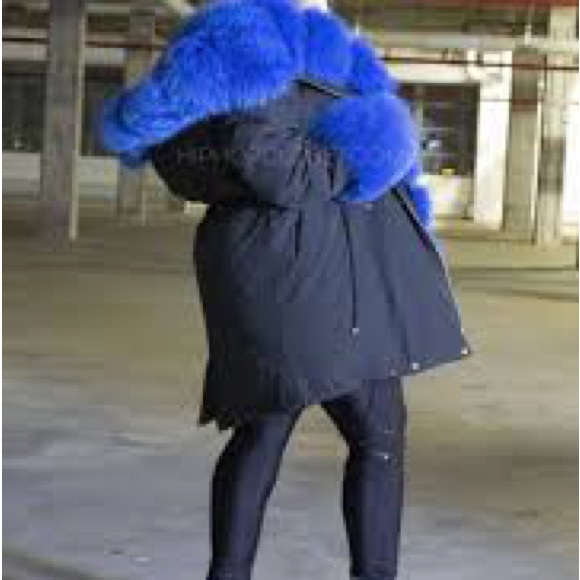 ‼️WOW‼️BLACK Parka with REAL FUR (Raccoon blue fur) GREAT STYLISH AND WARM!💕 - Picture 2 of 12